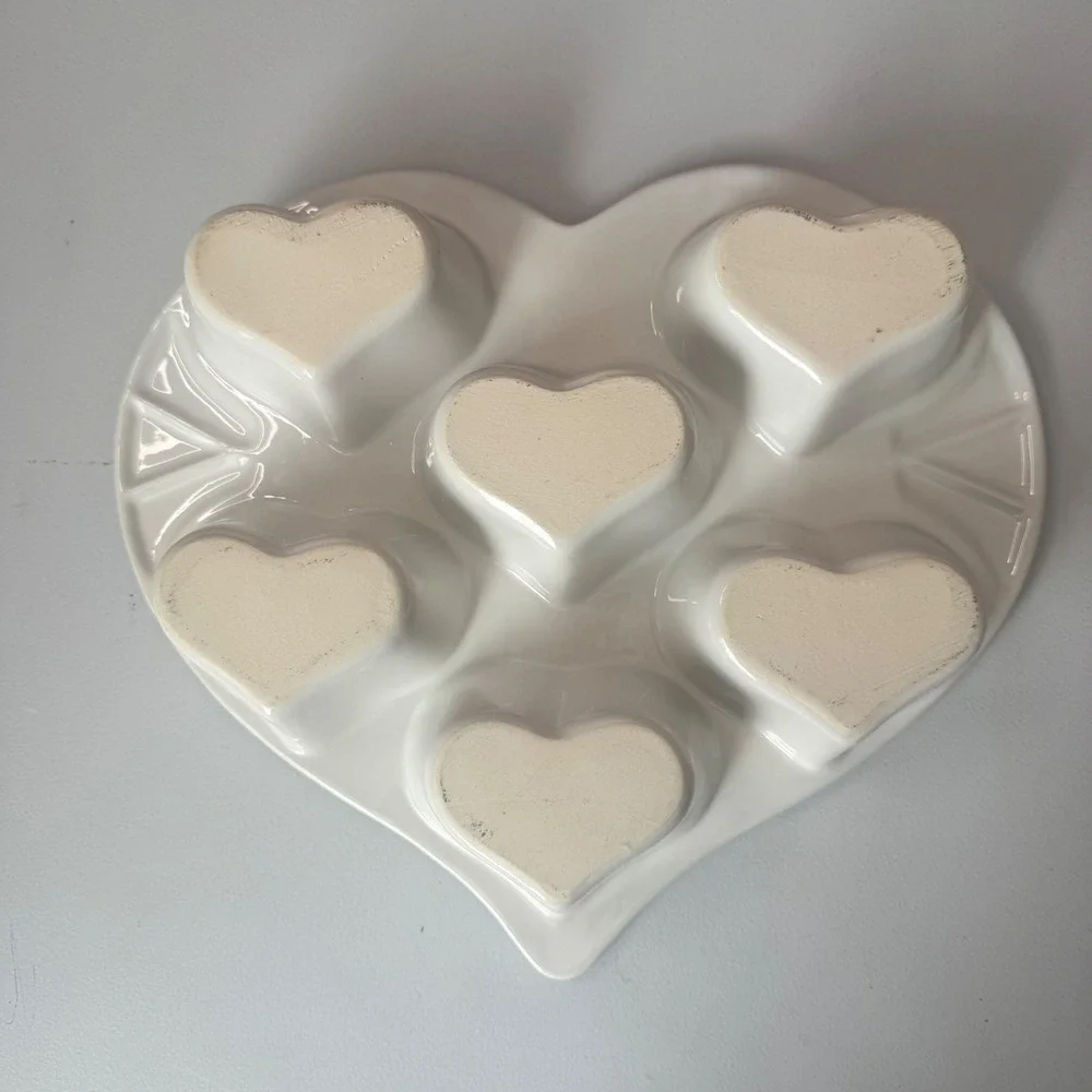 Vintage Heart Shaped Muffin Pan Blue White Spatterware Ceramic 6 Cup Large